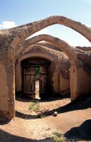Eine alte verlassene Karawanserei